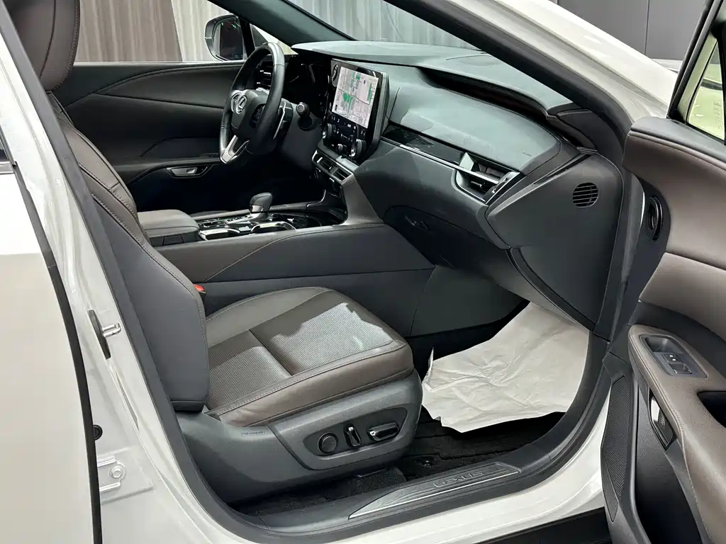 Lexus RX — миниатюра 26