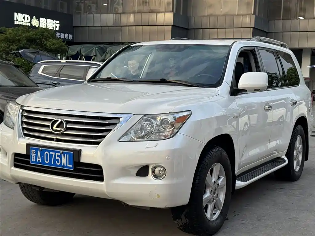 Lexus LX 2010
