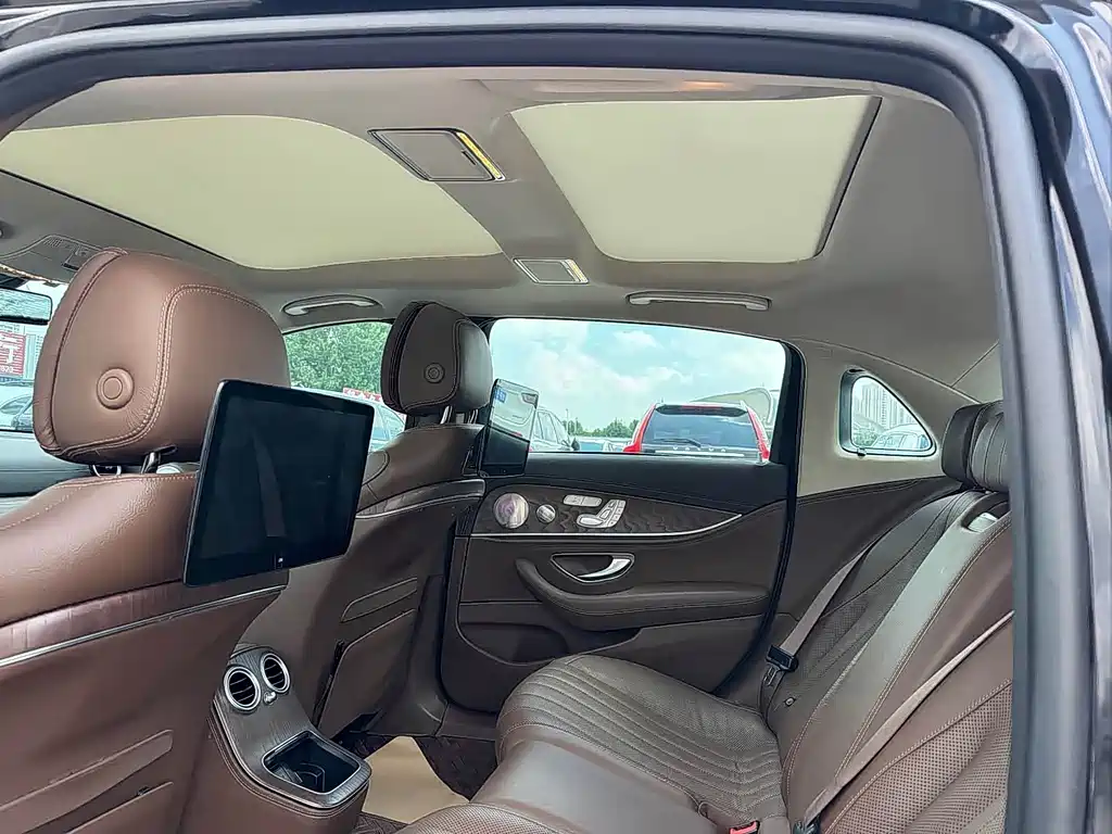 Mercedes-Benz E-Class — миниатюра 14