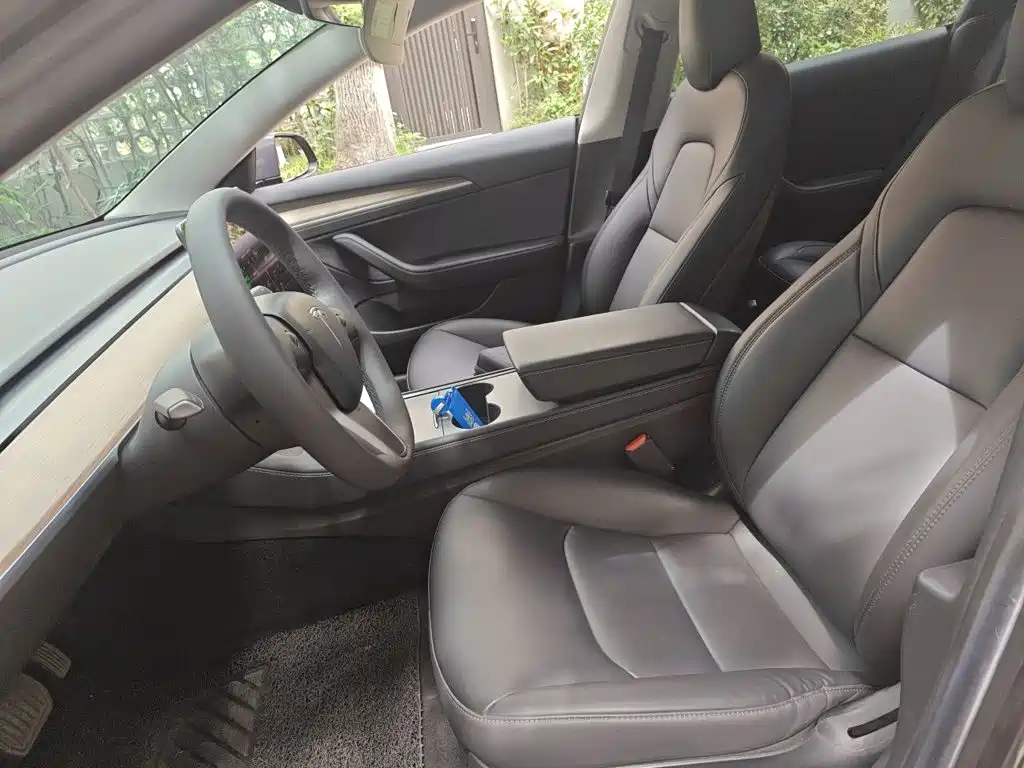 Tesla Model 3 — миниатюра 12