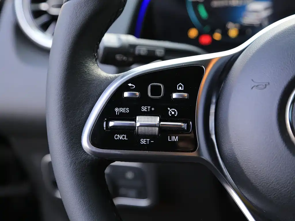 Mercedes-Benz GLB — миниатюра 10