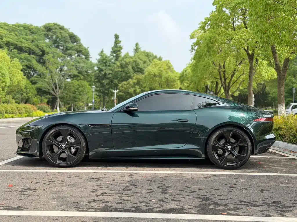 Jaguar F-Type 2024 P300 75