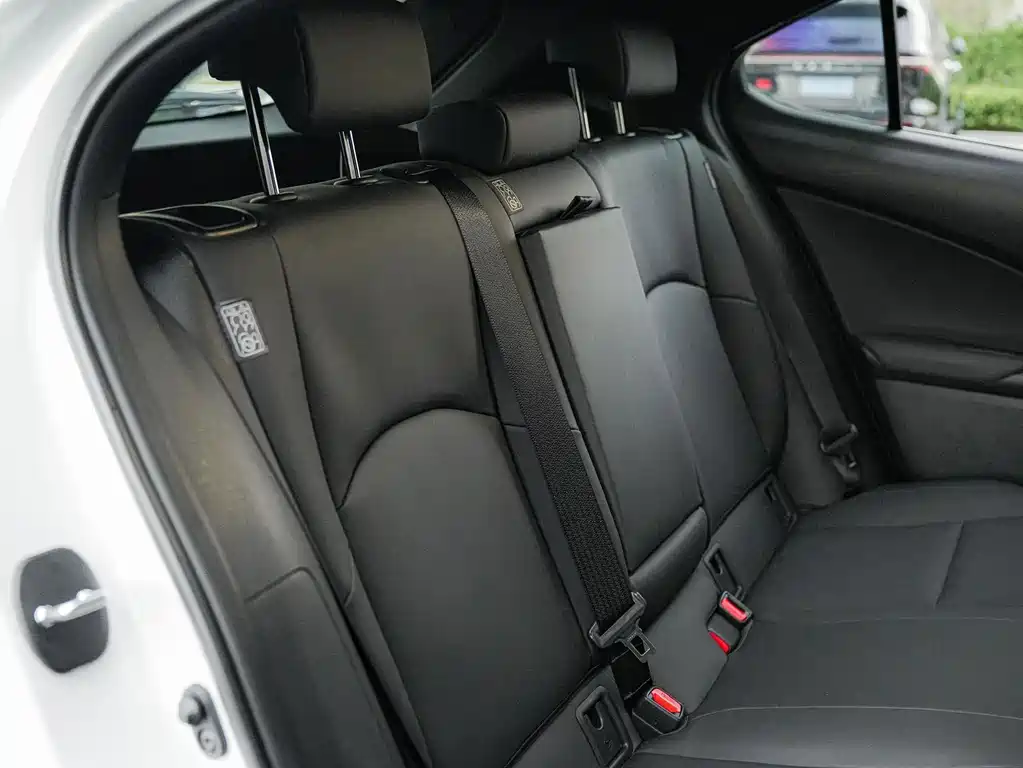 Lexus UX — миниатюра 15