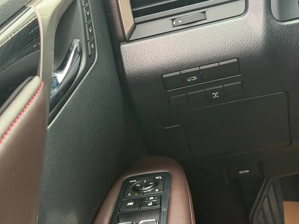 Lexus RX — миниатюра 11