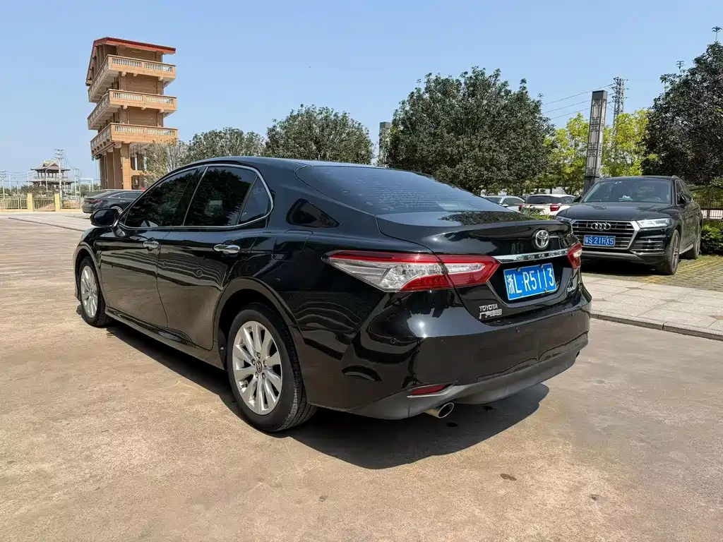 TOYOTA CAMRY
