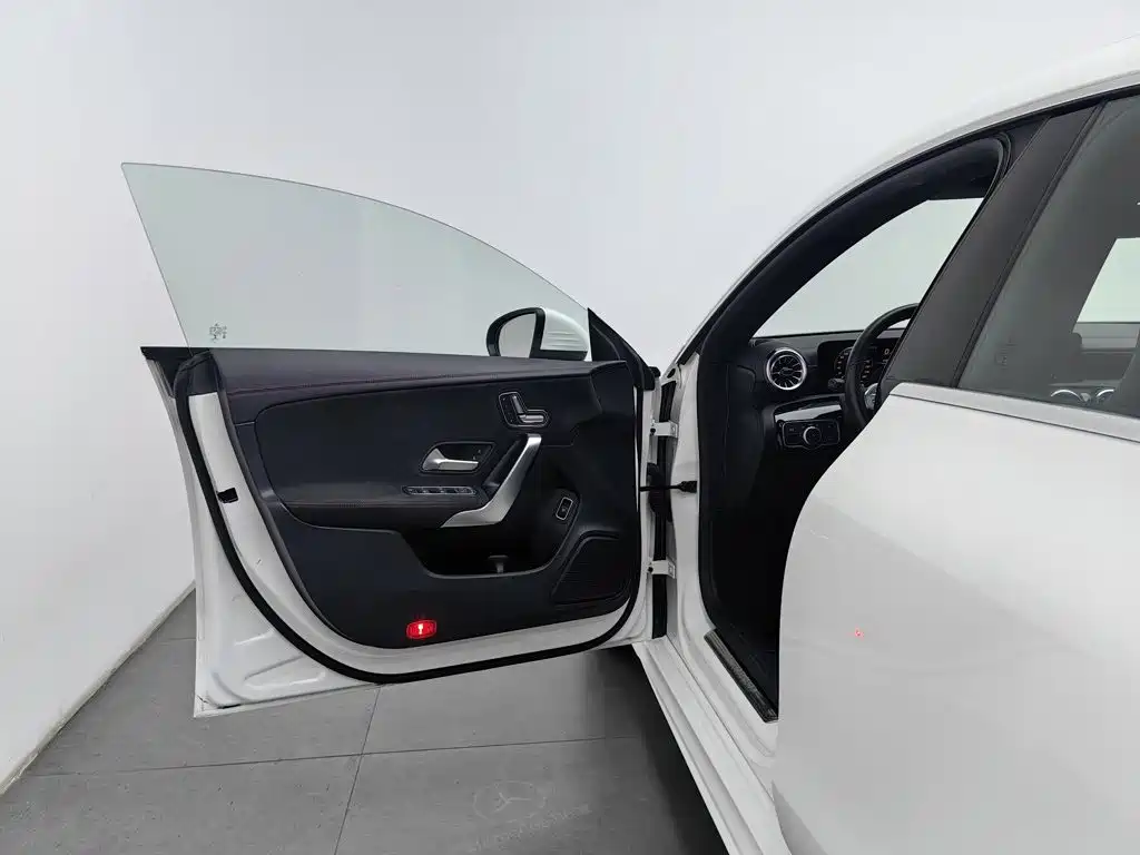 Mercedes-Benz CLA (Import) — миниатюра 8