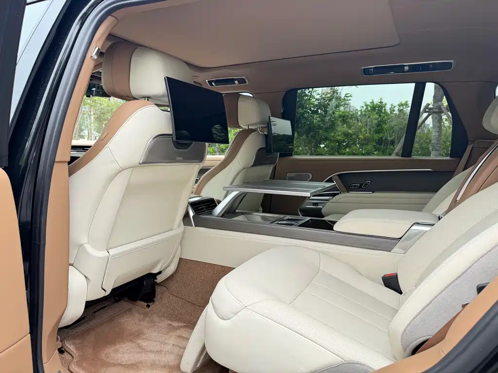 Land Rover Range Rover 2024 3.0 L6 400PS SV Long Wheelbase 4 мест