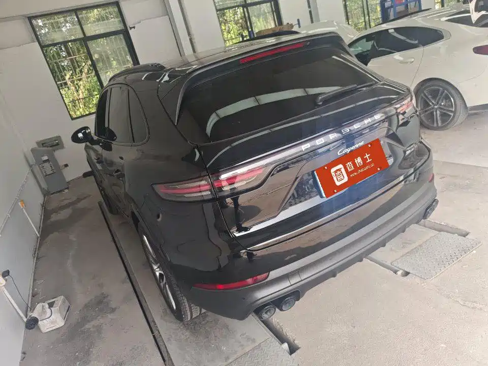 Porsche Cayenne — миниатюра 3