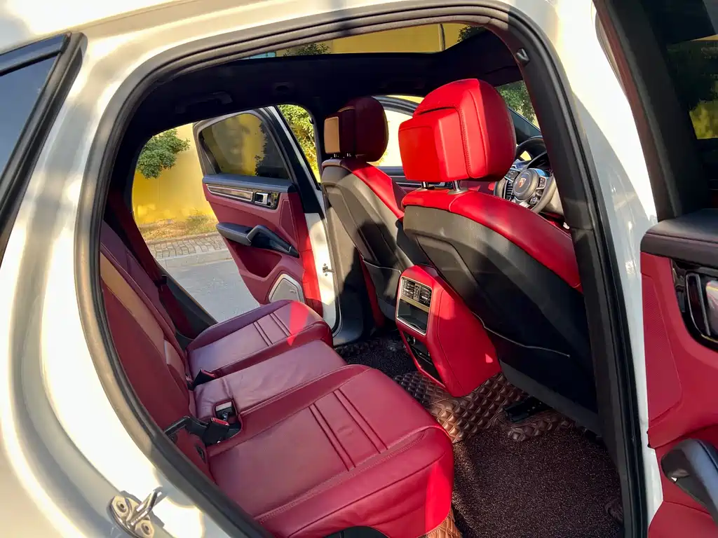 Porsche Cayenne — миниатюра 11