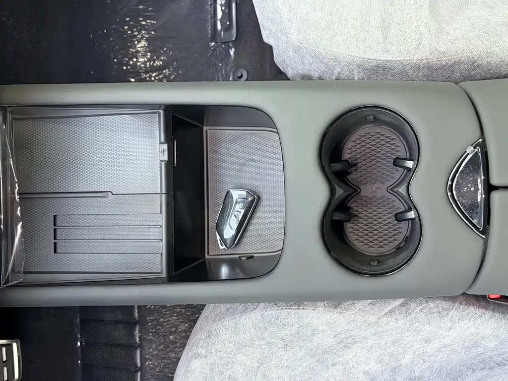 Volkswagen 06 2025 Pure