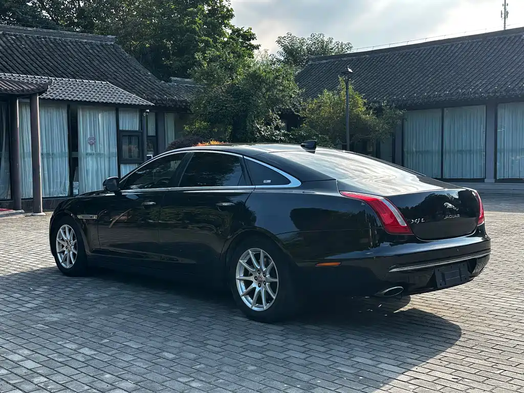 Jaguar XJ — миниатюра 7