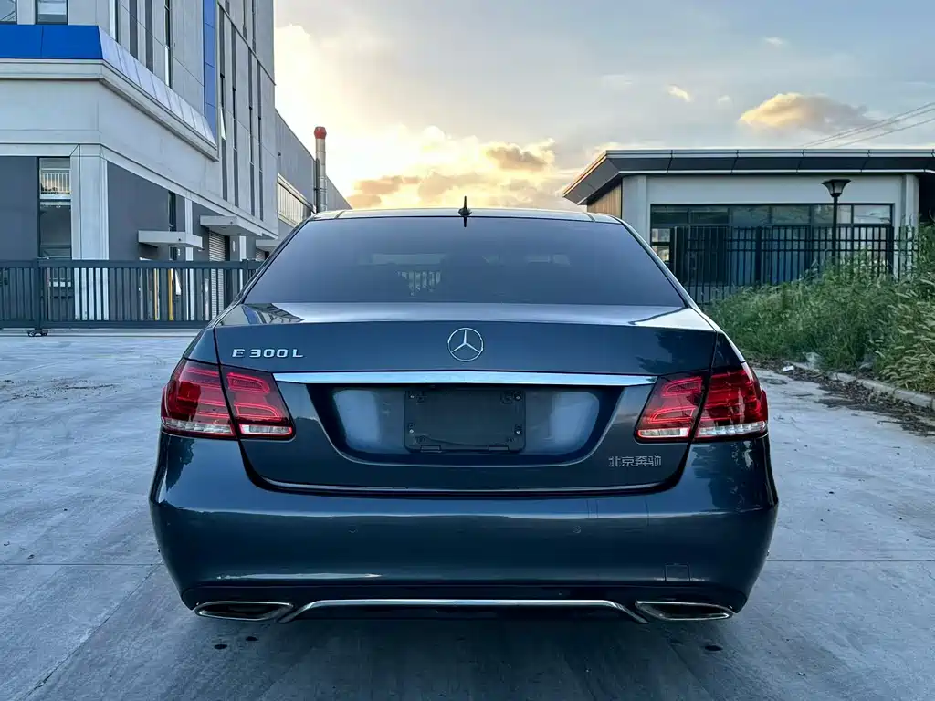 Mercedes-Benz E-Class — миниатюра 8