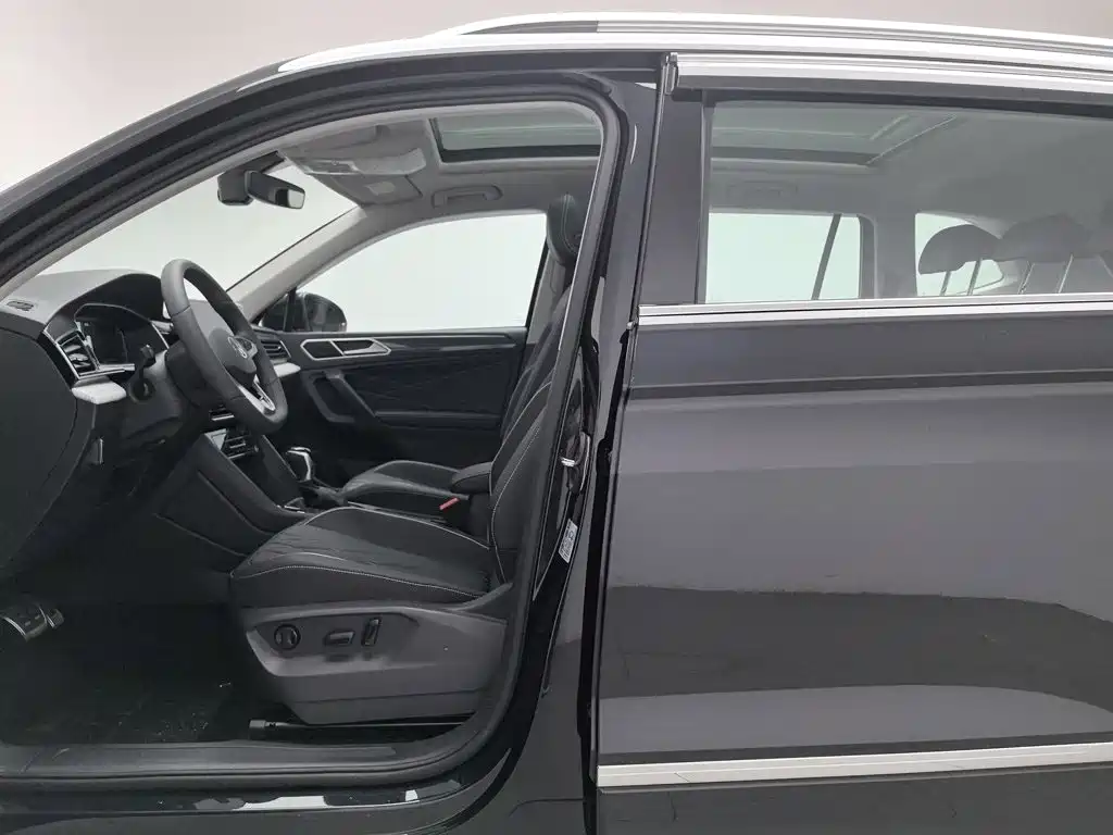 Volkswagen Tiguan L — миниатюра 10