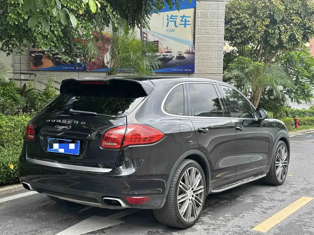 Porsche Cayenne — миниатюра 5