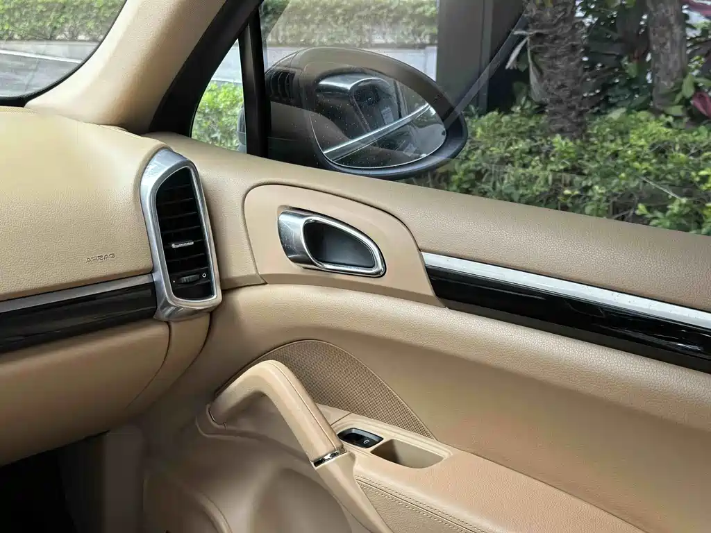 Porsche Cayenne — миниатюра 29
