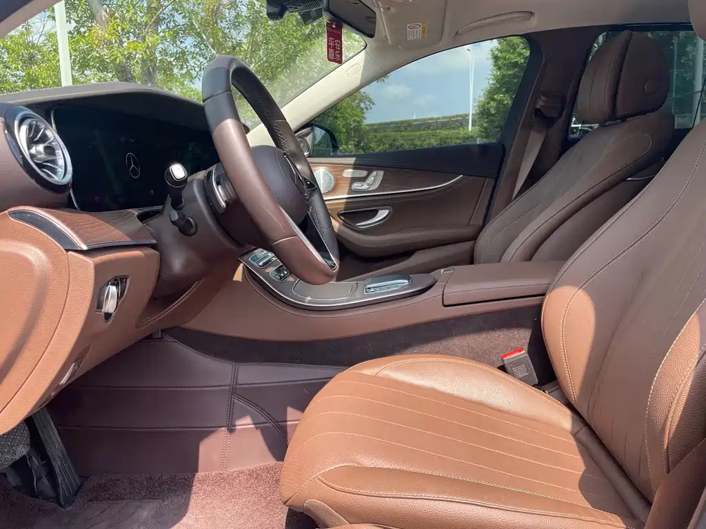Mercedes-Benz E-Class — миниатюра 6