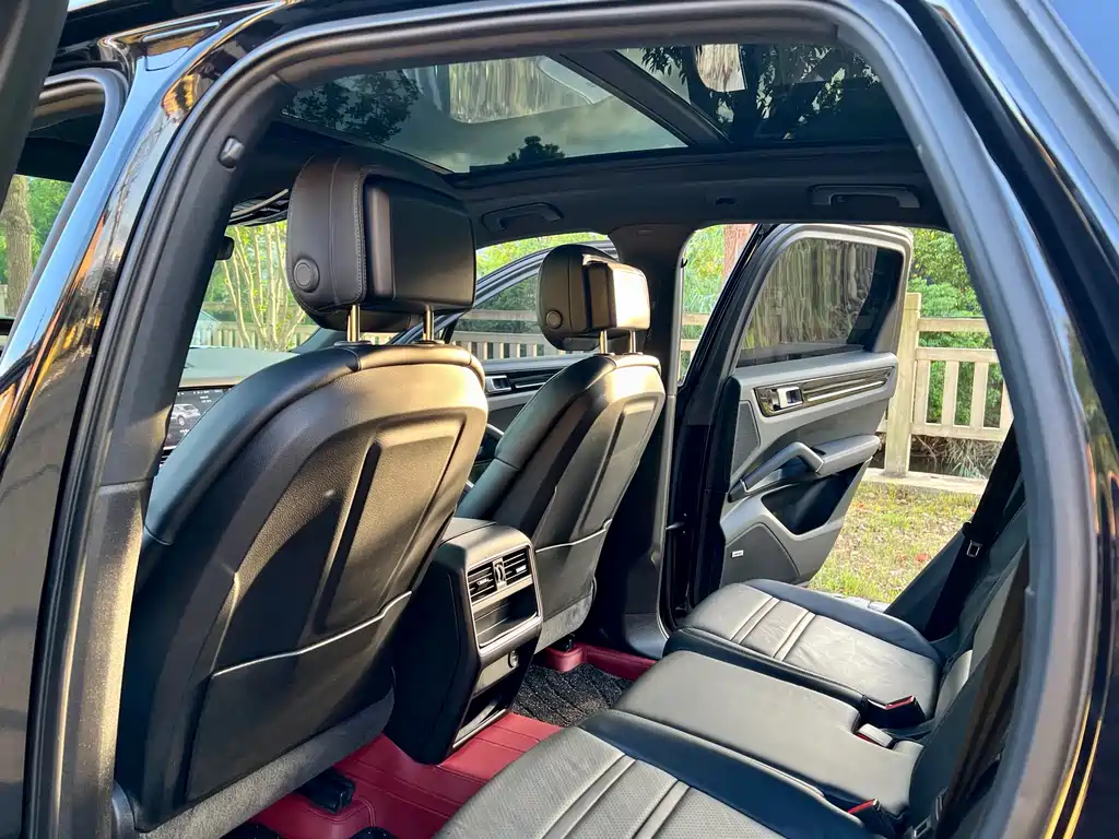 Porsche Cayenne — миниатюра 9