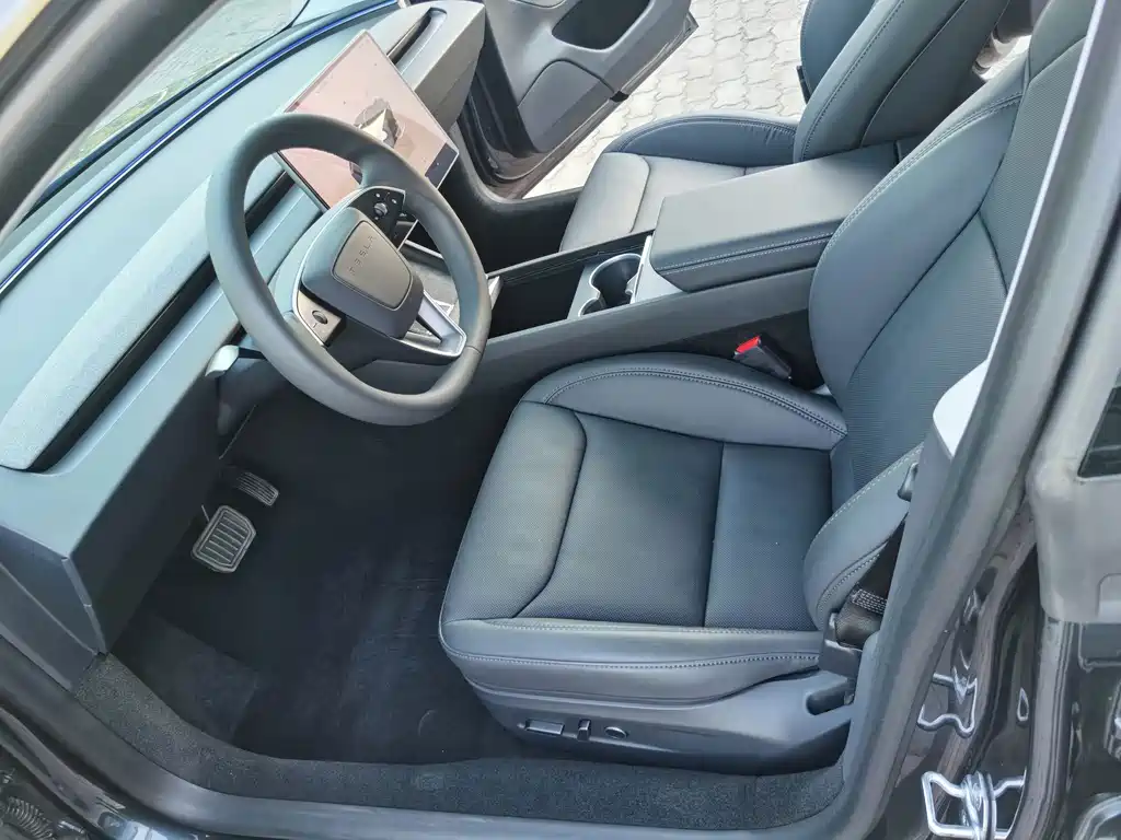 Tesla Model 3 — миниатюра 10