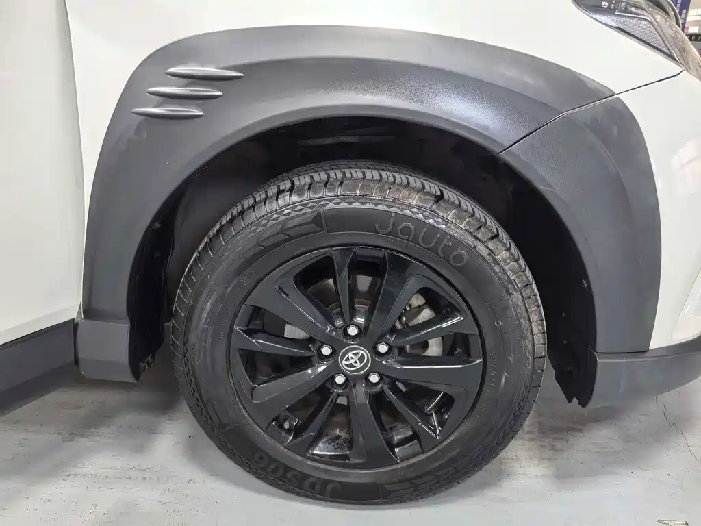 Toyota RAV4 — миниатюра 17
