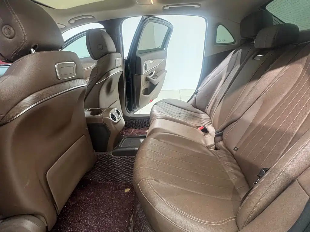 Mercedes-Benz E-Class — миниатюра 13