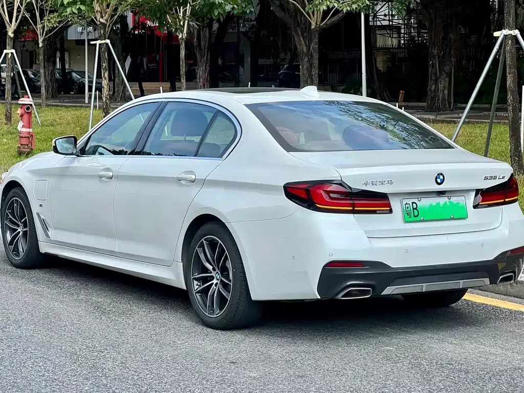 BMW 5 Series New Energy — миниатюра 9