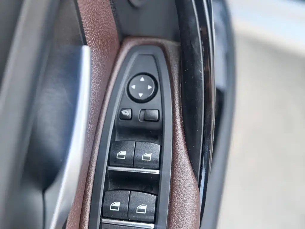 BMW 3 Series — миниатюра 13