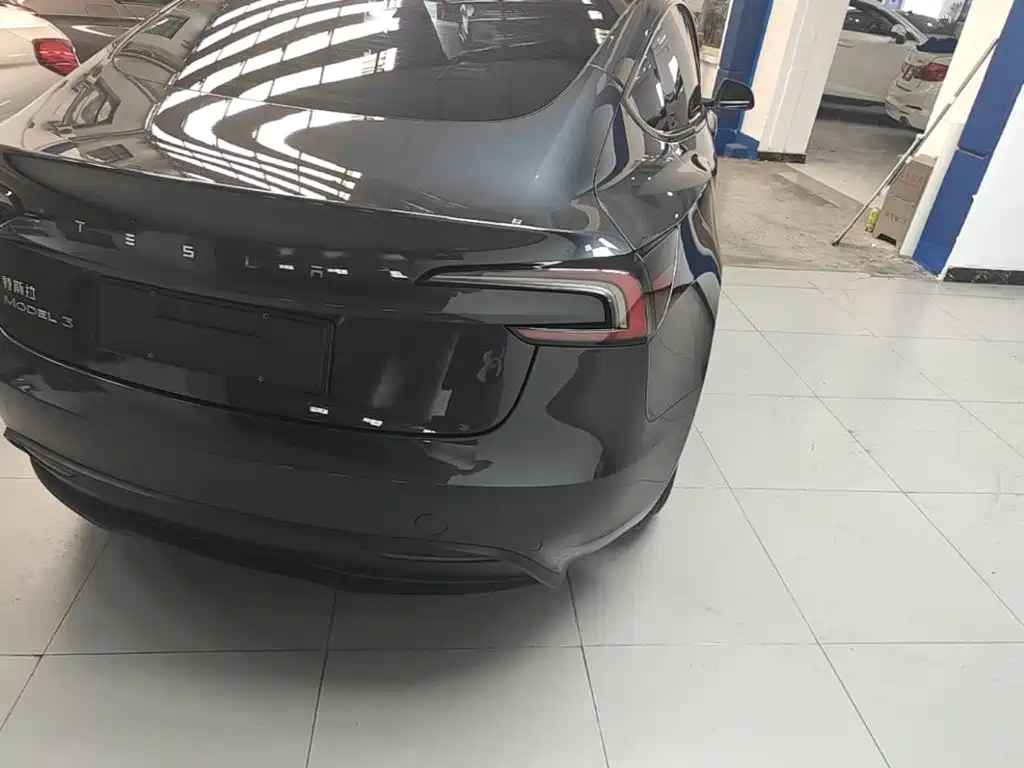 Tesla Model 3 — миниатюра 8