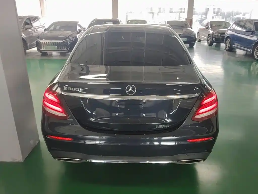 Mercedes-Benz E-Class — миниатюра 6