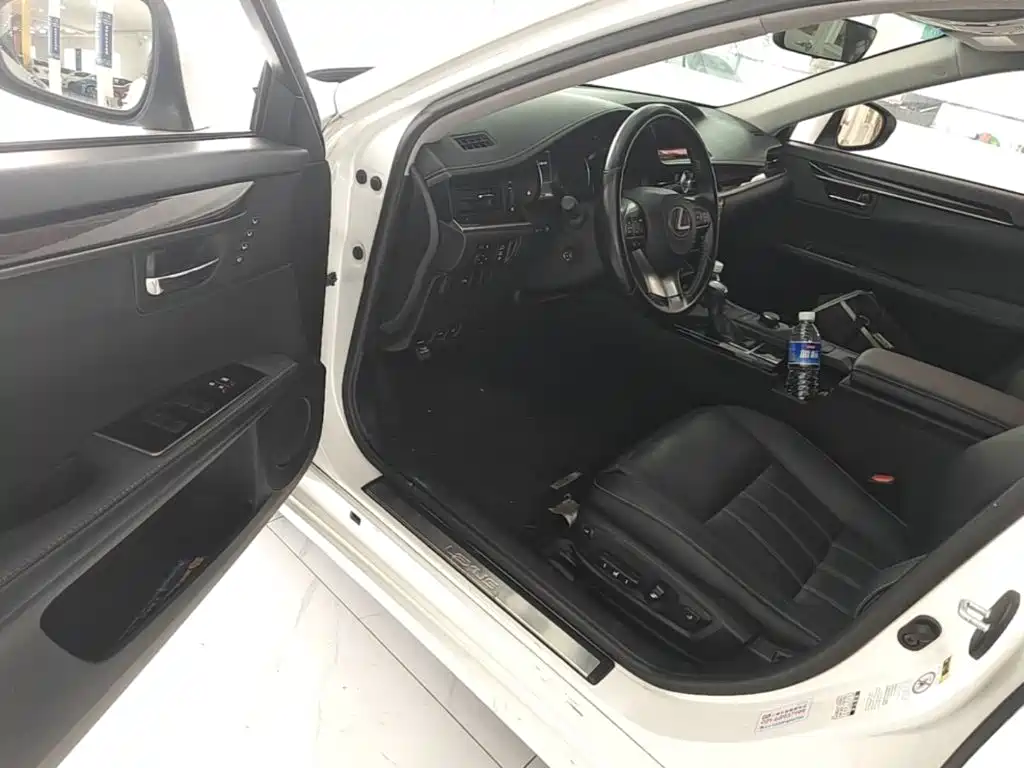 Lexus ES — миниатюра 16