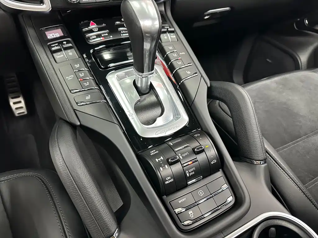 Porsche Cayenne — миниатюра 43