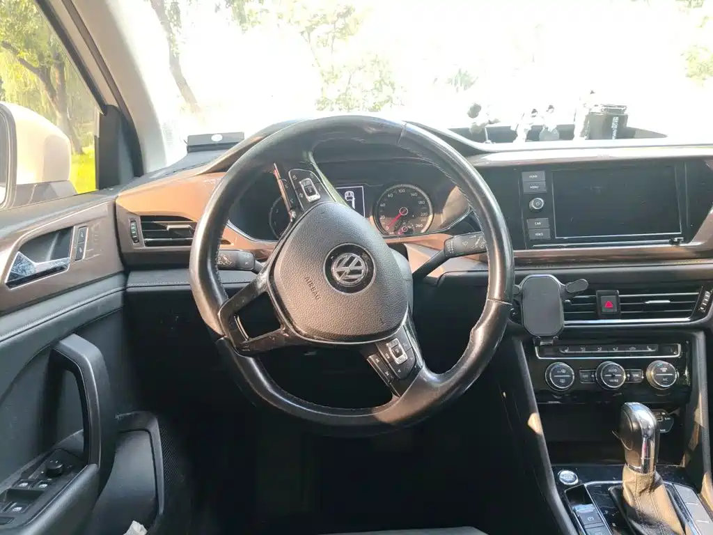 Volkswagen Tharu — миниатюра 3