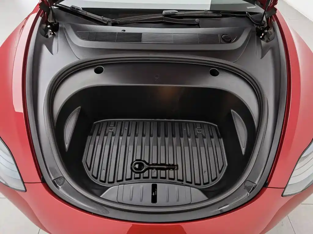 Tesla Model 3 — миниатюра 6