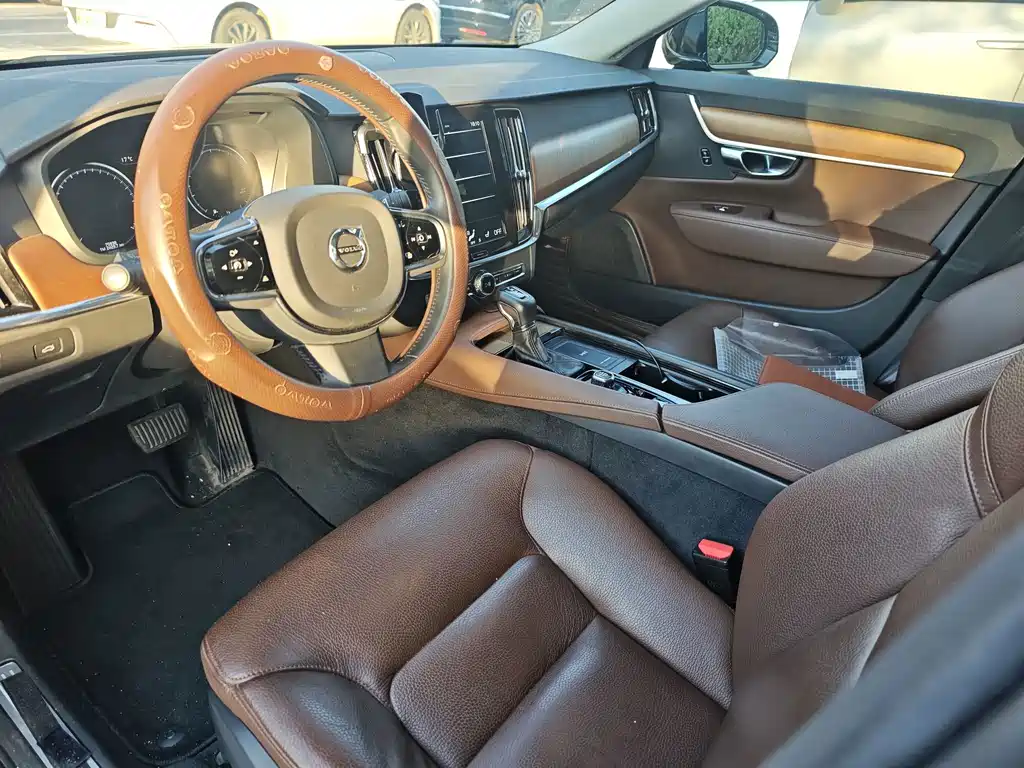 Volvo S90 — миниатюра 4