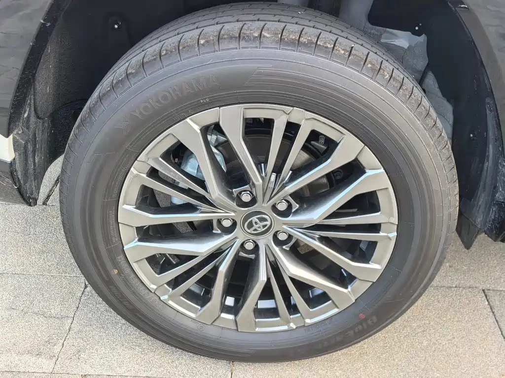 Toyota Wildlander — миниатюра 20