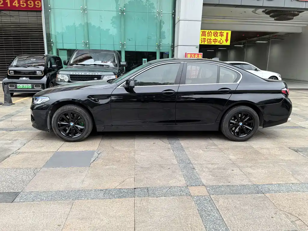 BMW 5 Series (Import) — миниатюра 11