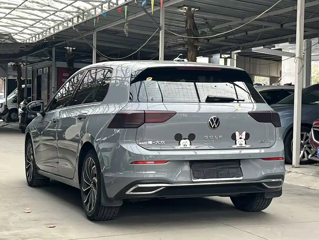 VOLKSWAGEN GOLF