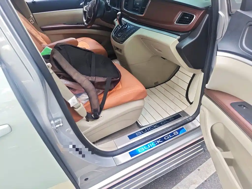 Buick GL8 — миниатюра 18