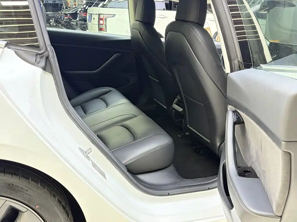 Tesla Model 3 — миниатюра 14