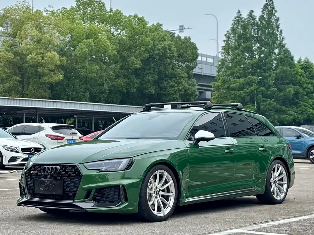 Купить Audi RS 4