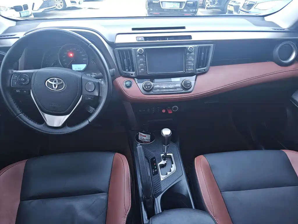 Toyota RAV4 — миниатюра 6