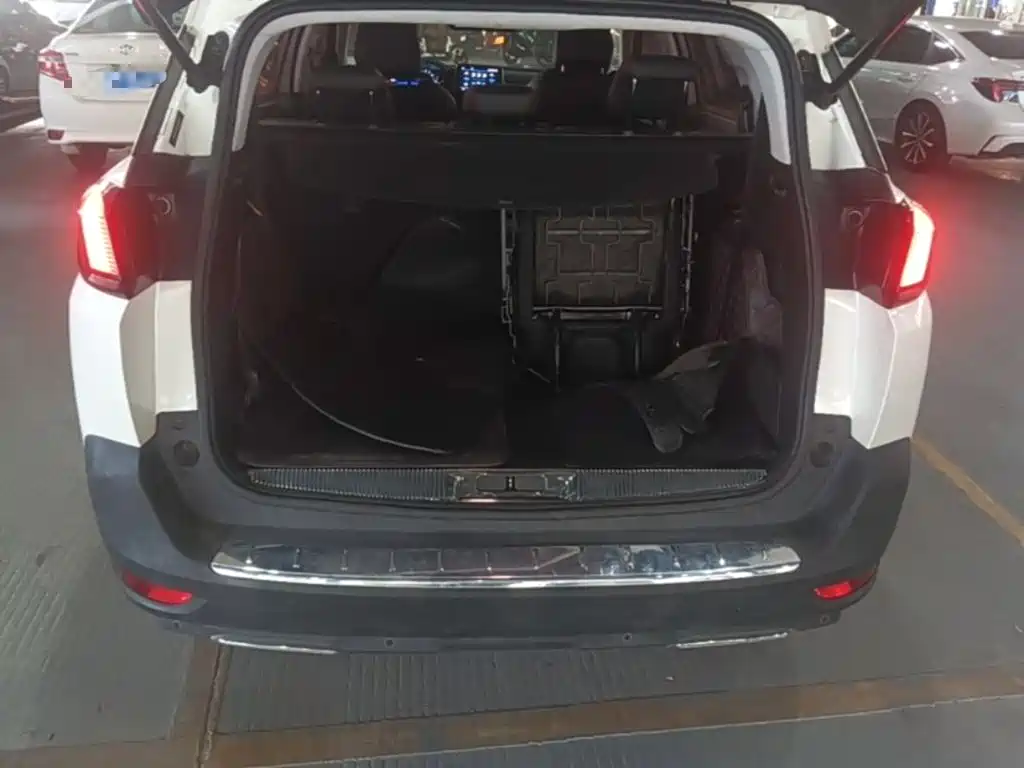 Peugeot 5008 — миниатюра 19