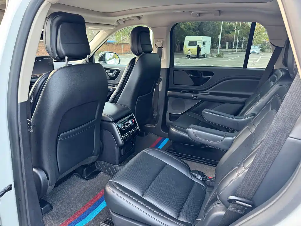 Lincoln Aviator — миниатюра 17