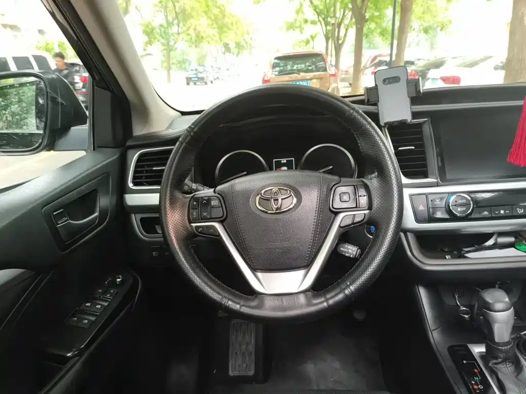 Toyota Highlander — миниатюра 6