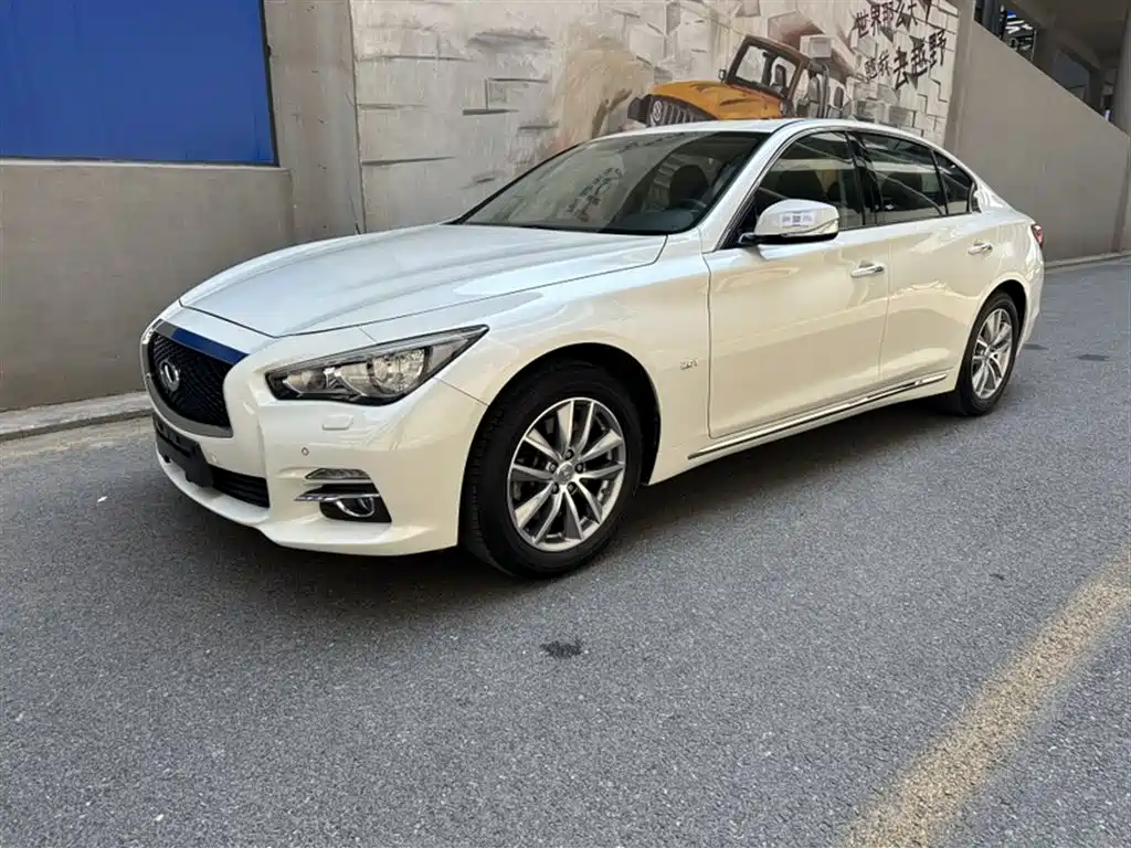 INFINITI Q50L