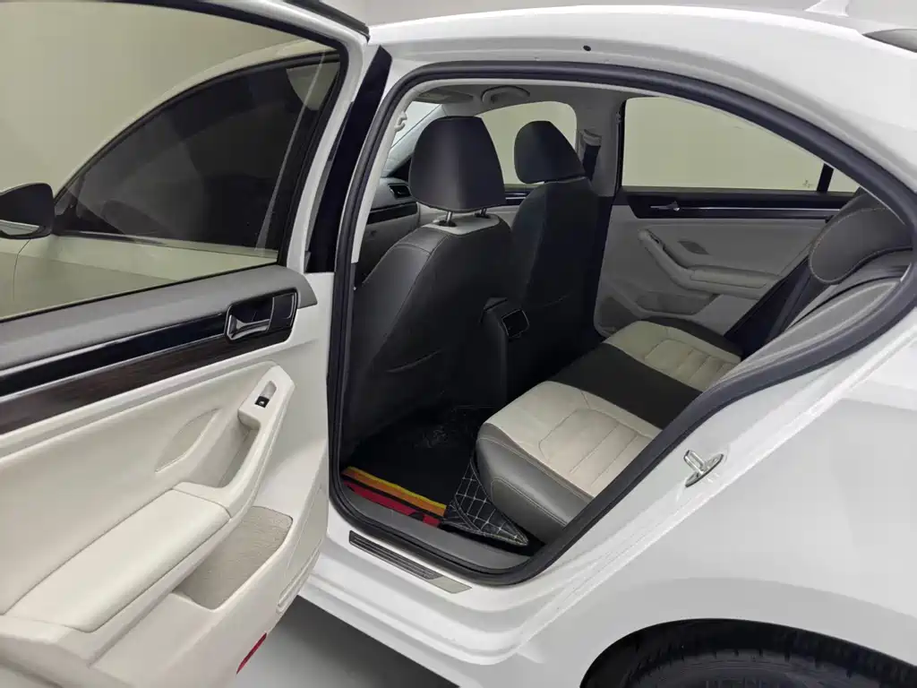 Volkswagen Sagitar — миниатюра 6