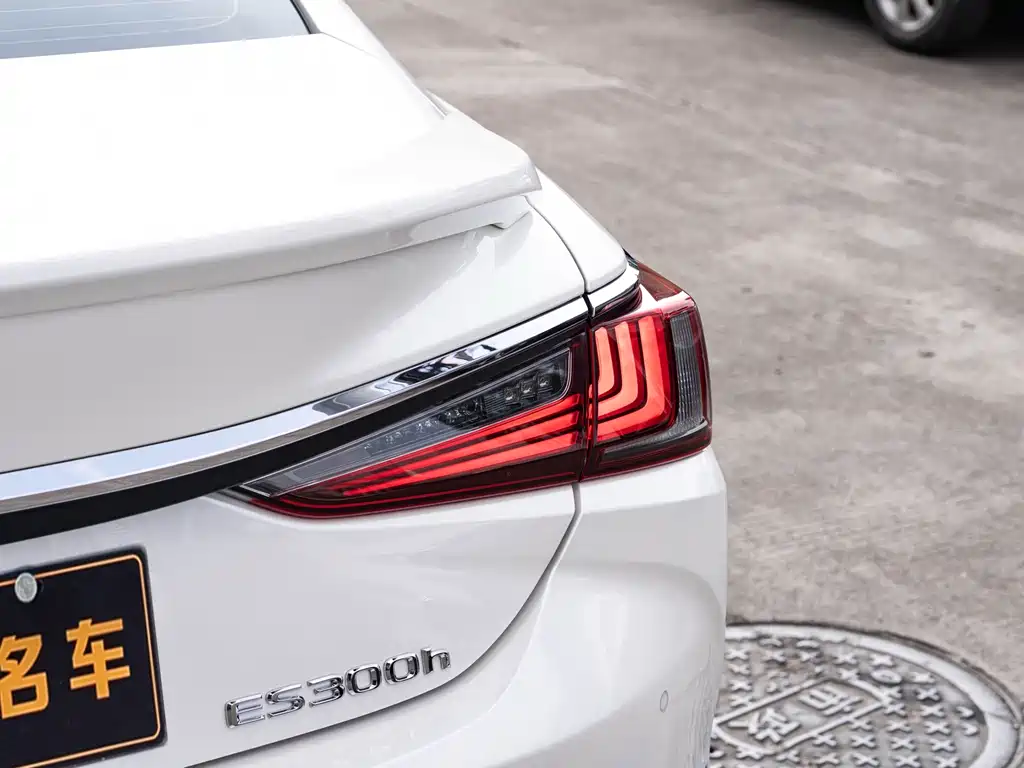 Lexus ES — миниатюра 7