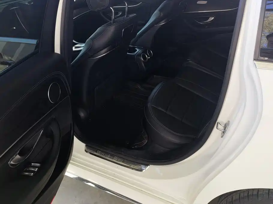 Mercedes-Benz E-Class — миниатюра 11