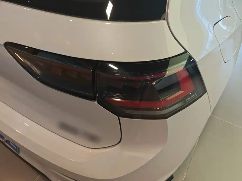 Volkswagen Golf 2025 300TSI R-Line