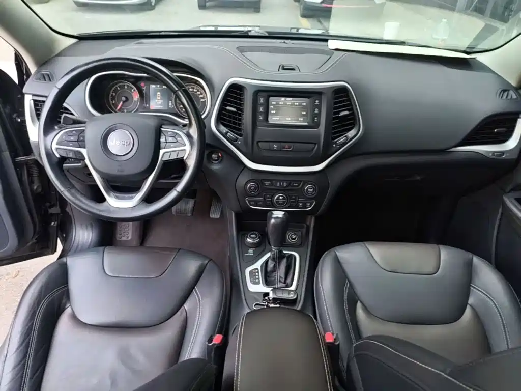 Jeep Cherokee — миниатюра 10