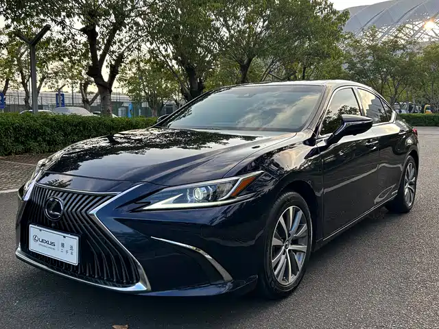 LEXUS  ES 2021